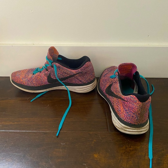 Size 8 women’s Nike Lunar 3 flyknit running shoe - Picture 2 of 3